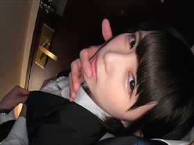 まさかの相部屋ホテルで・・・逆NTRされた僕。ドジで可愛い女子社員と冴えない上司（既婚者）のゾクゾクが止まらない社内不倫。総務部入社1年目　小悪魔可愛い　ななみちゃん22歳　サンプル画像03